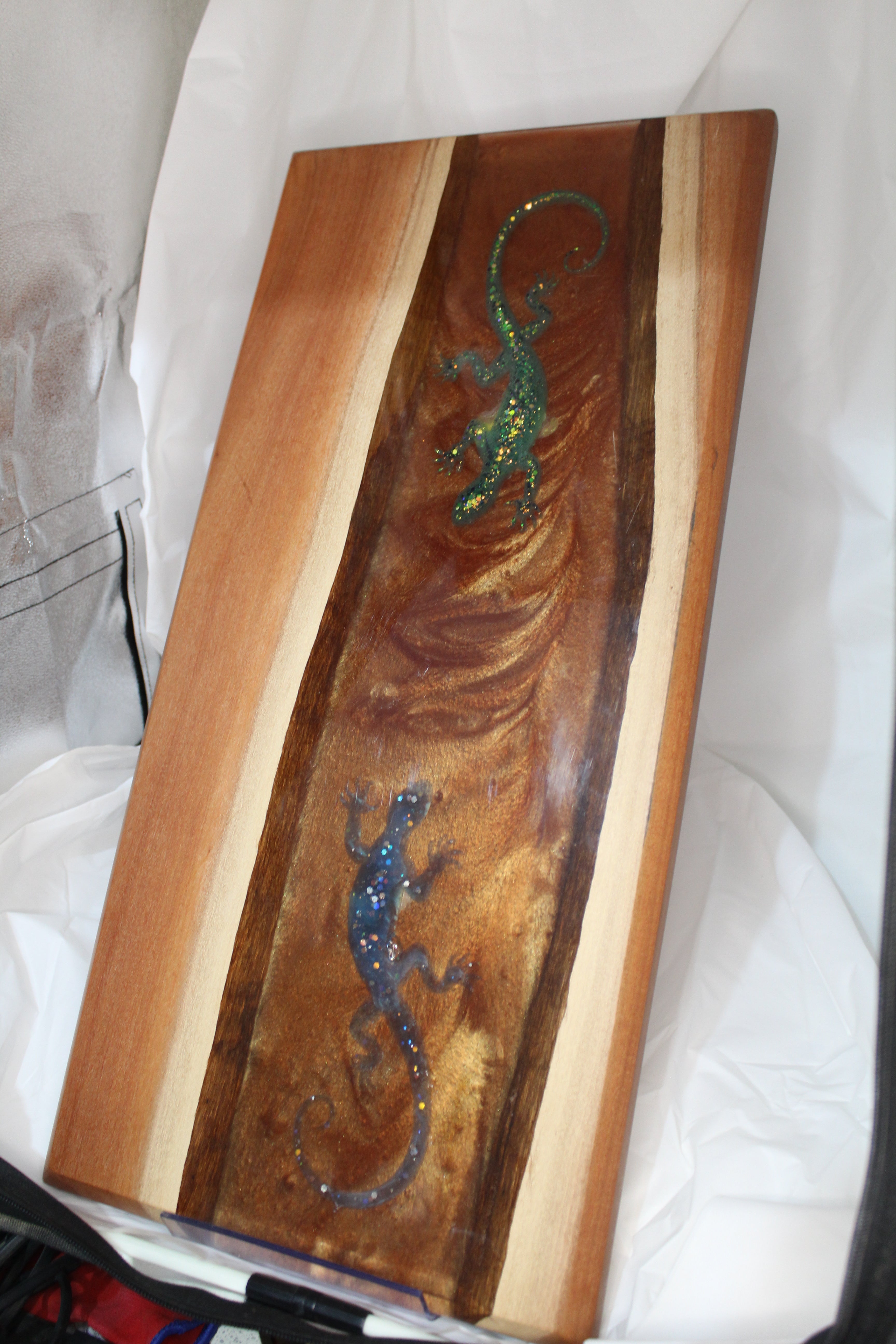 Ironbark & Resin Art Board – Lizard Inlay Edition