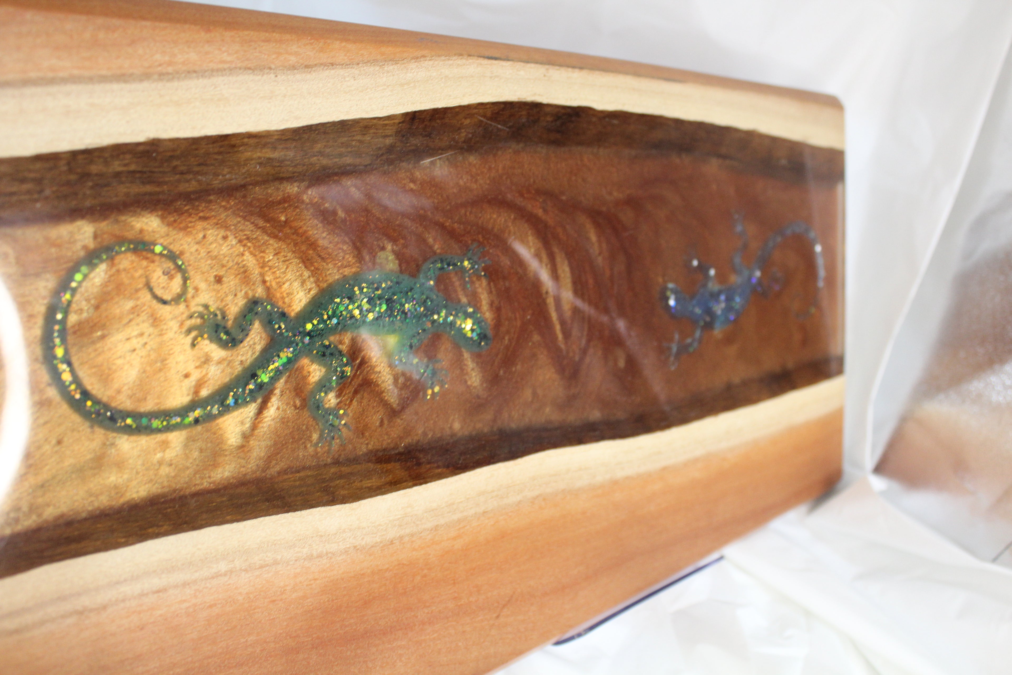Ironbark & Resin Art Board – Lizard Inlay Edition